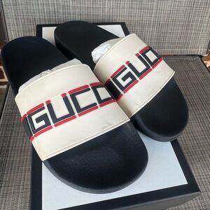 Gucci White Dust Bags with Black Trim